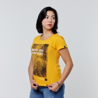 T-shirt Earth Zoo Feminina - Earth Day Everyday Mostarda